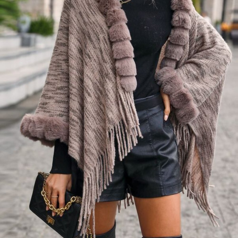 CLASSIC Brown faux fur trimmed Poncho Cardgian - Picture 4 of 6